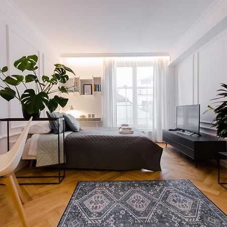 Old Town Premium Queen'S Apartments Krakow Bagian luar foto