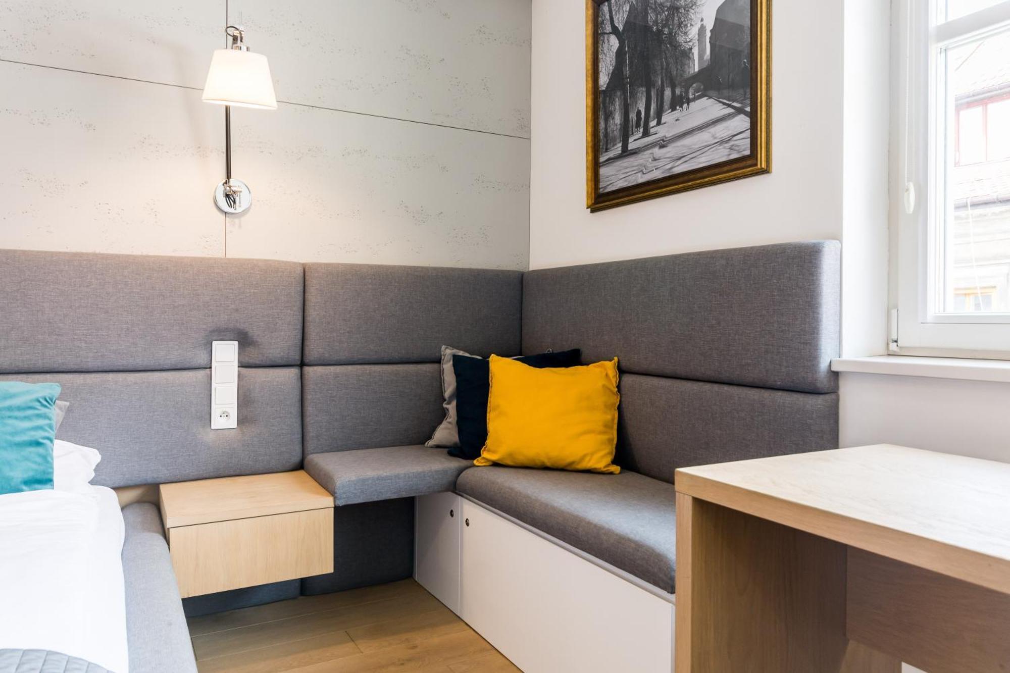 Old Town Premium Queen'S Apartments Krakow Bagian luar foto