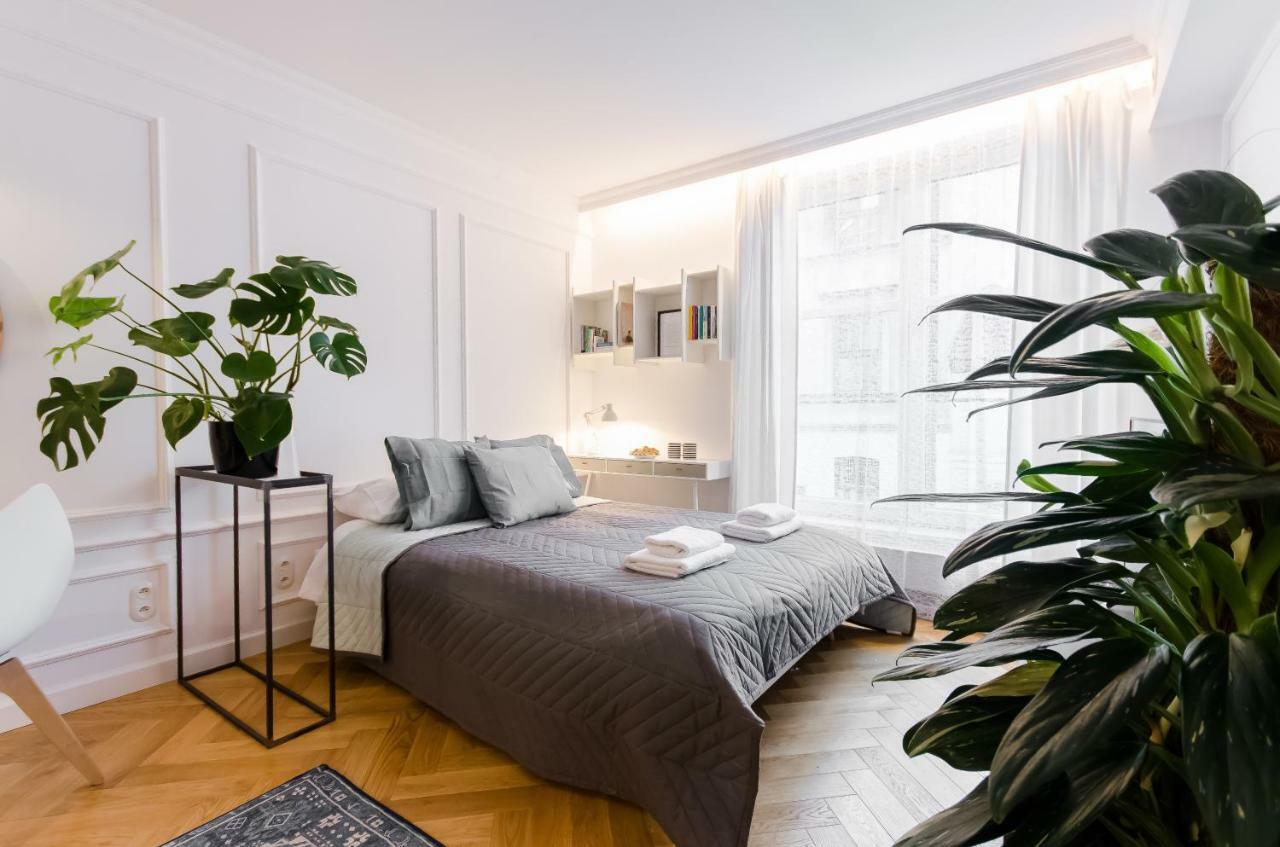 Old Town Premium Queen'S Apartments Krakow Bagian luar foto