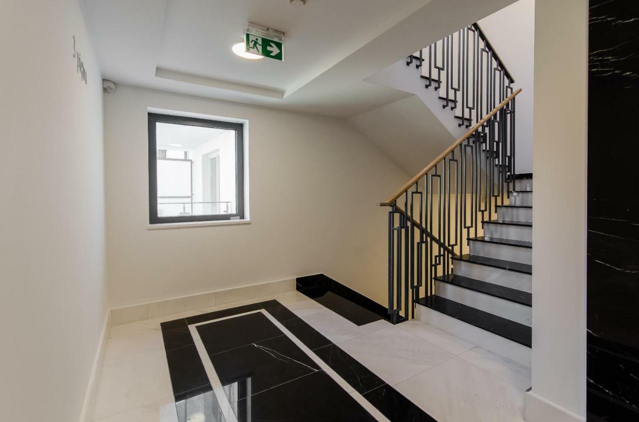 Old Town Premium Queen'S Apartments Krakow Bagian luar foto
