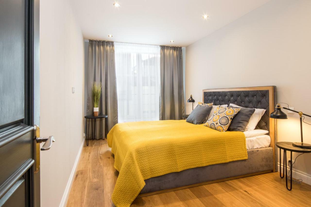 Old Town Premium Queen'S Apartments Krakow Bagian luar foto