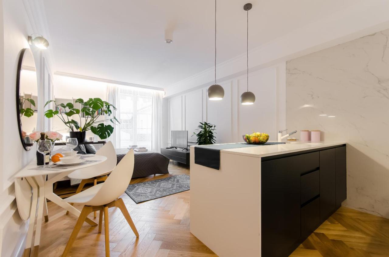 Old Town Premium Queen'S Apartments Krakow Bagian luar foto