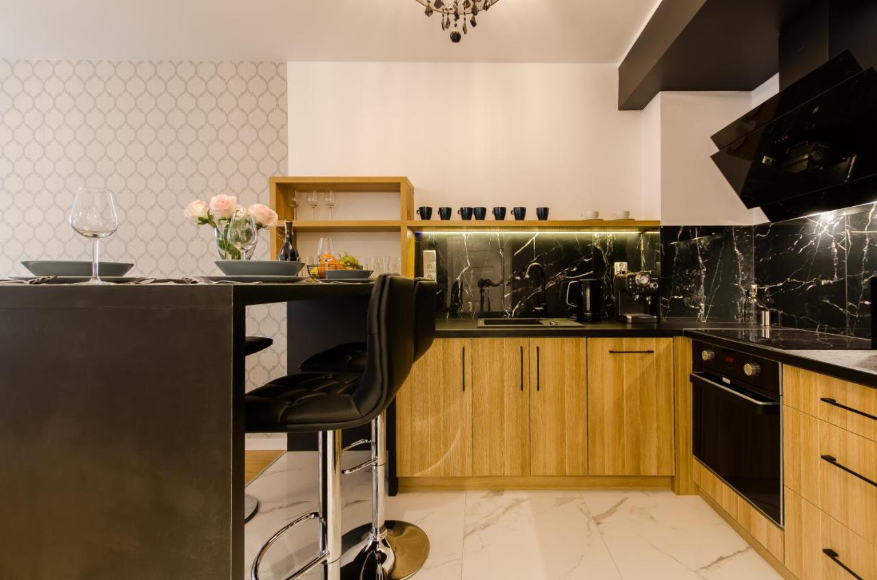 Old Town Premium Queen'S Apartments Krakow Bagian luar foto